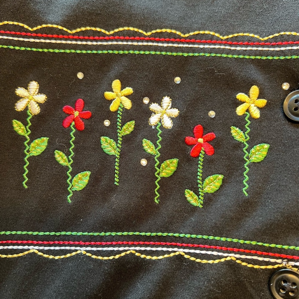 Breckenridge NWT Black Button Down Sweater with Flower Accents - Size LP - Picture 7 of 12